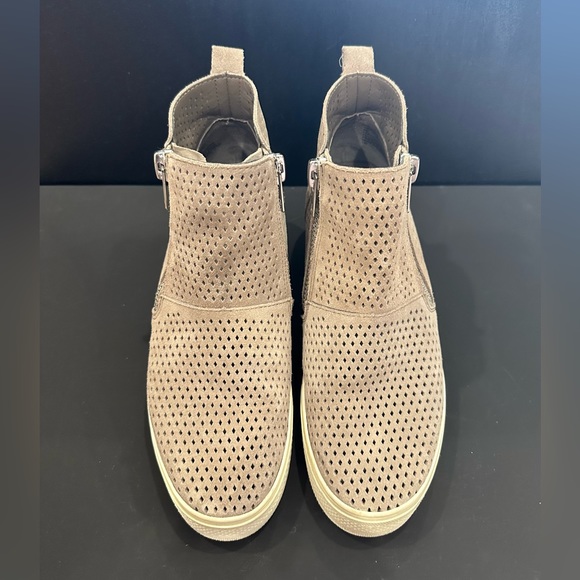 Steve Madden Wedges (Tan/Grayish) - Picture 6 of 7